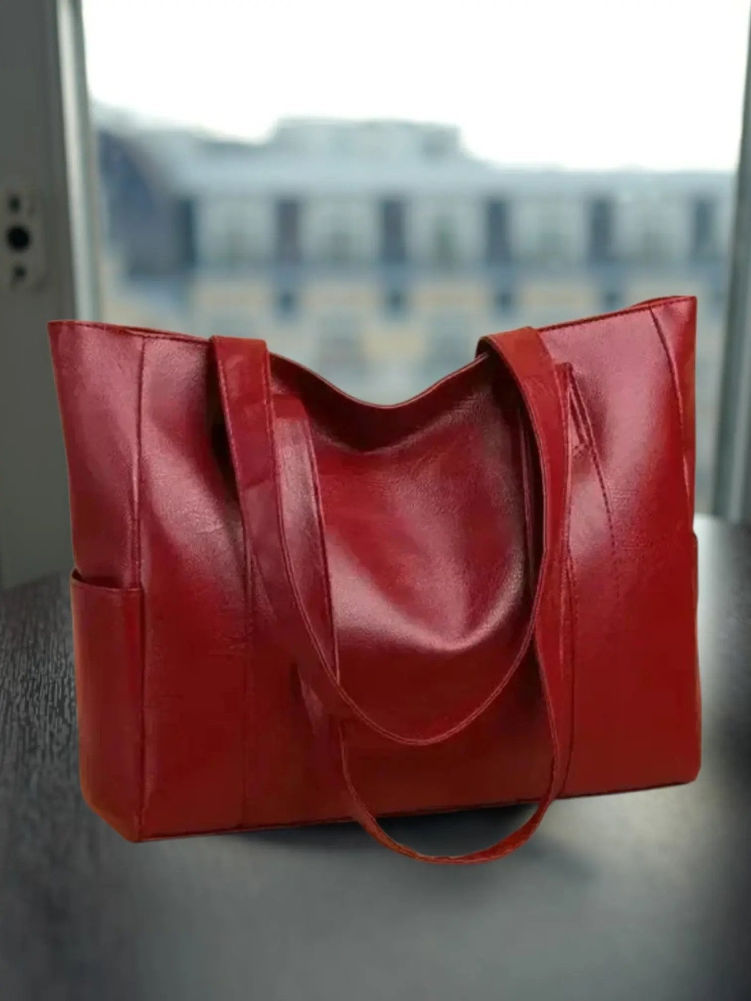 Nora | Minimalist Luxury Shoulder Bag in Soft Leather with Spacious Interior - TARHUS