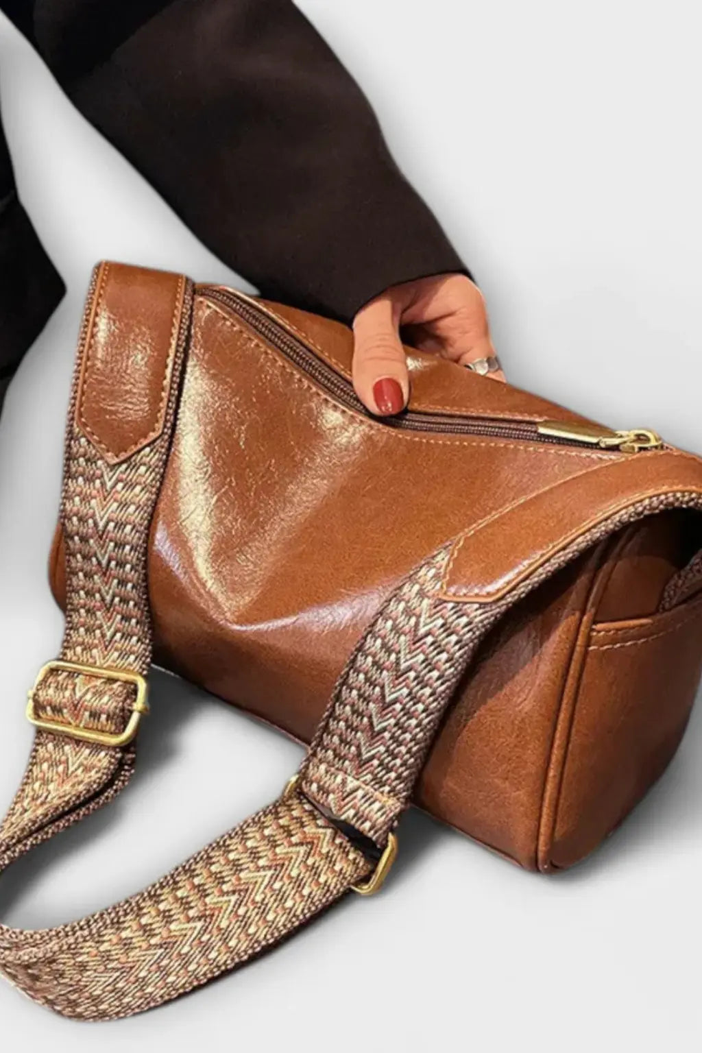 Lori | Women Wide Strap Crossbody Shoulder Bag TARHUS