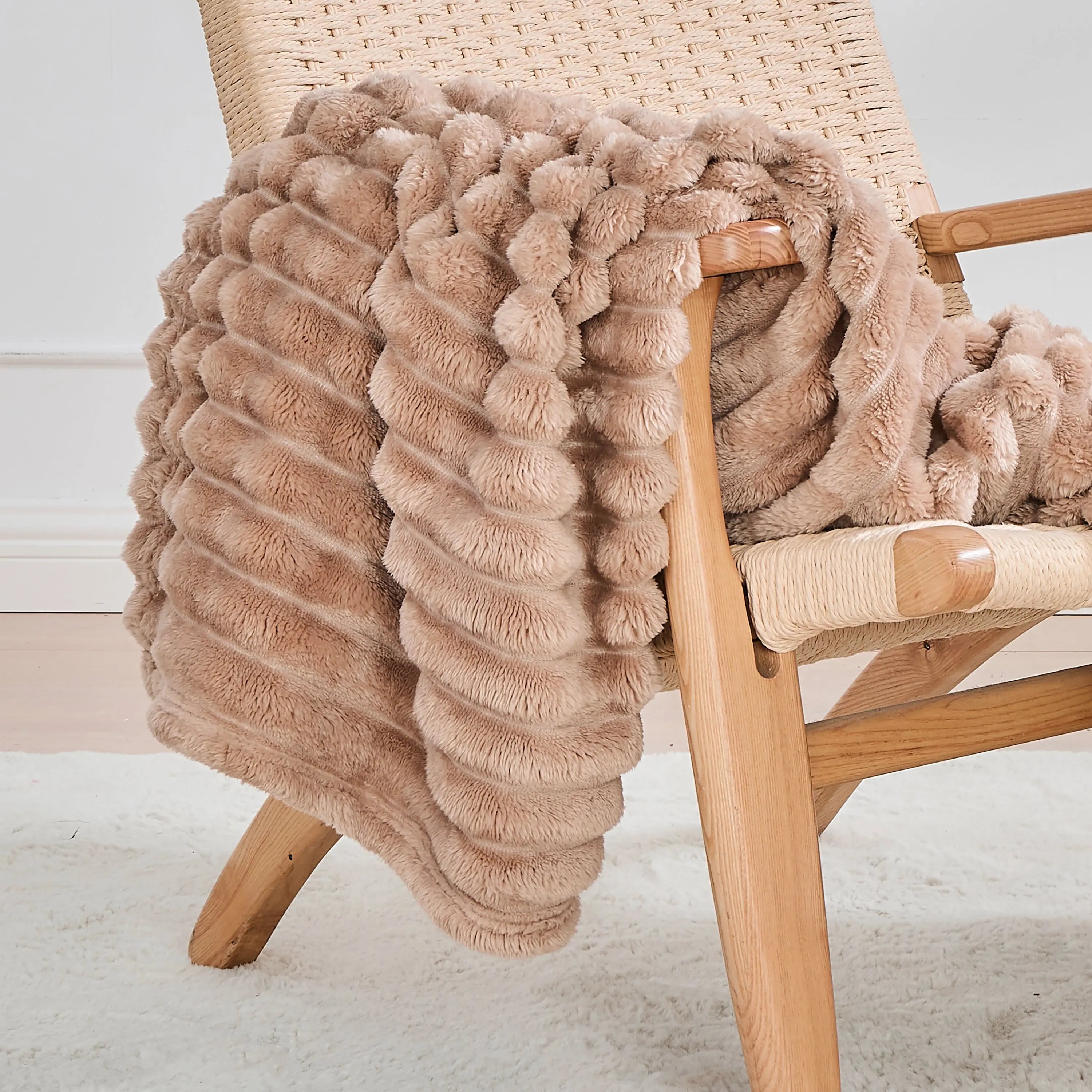 The Fleece Blanket – Ultra-Soft Plush Throw for Bed, Couch & Travel - TARHUS