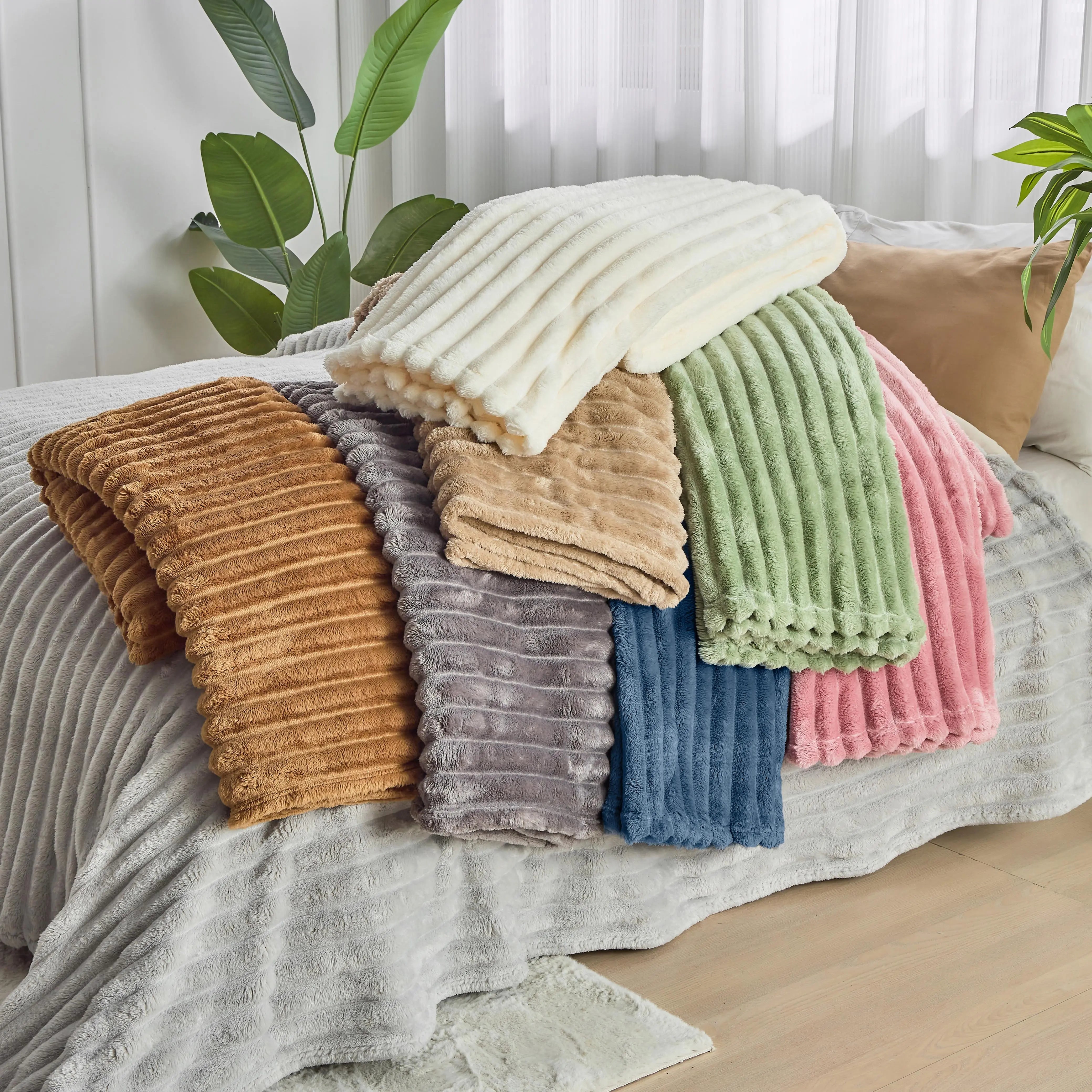 The Fleece Blanket – Ultra-Soft Plush Throw for Bed, Couch & Travel - TARHUS